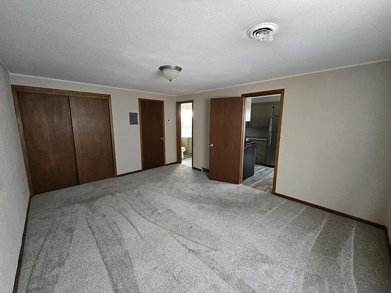 302 1/2 N Cedar Ave #1 — Photo 1