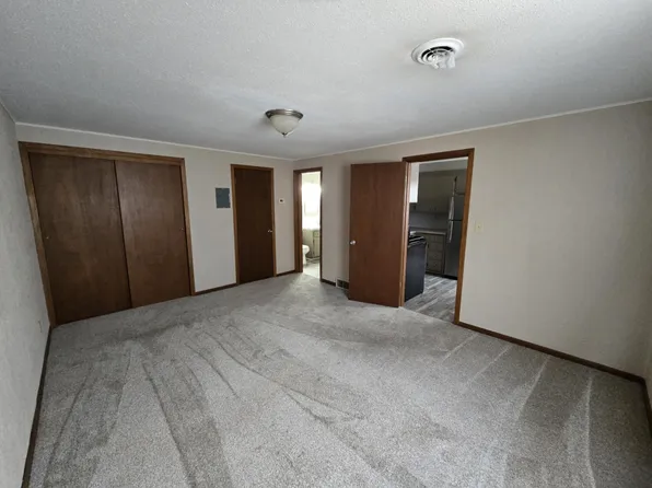 302 1/2 N Cedar Ave, Owatonna, MN