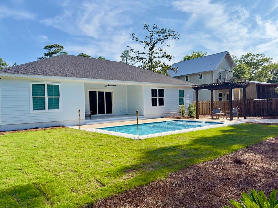 1st image of 8 Peachtree Cir