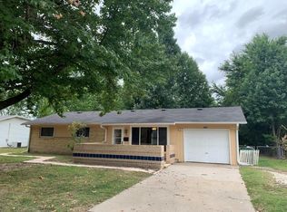 806 Sherman St, Springdale, AR 72764