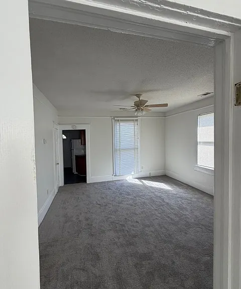 540 E Waldburg St #B — Photo 3