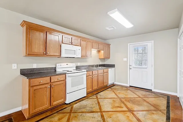 10486 Terral Dr — Photo 14