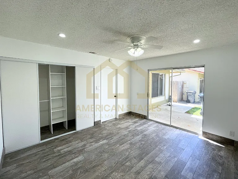 916 N M Pl — Photo 19