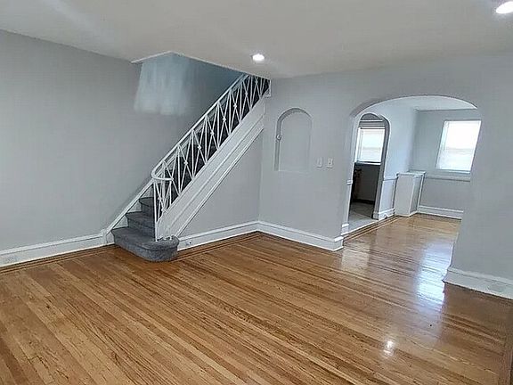 3rd image of 6713 Guyer Ave