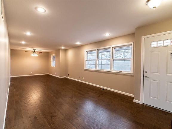 2nd image of 935 Oak Park Blvd