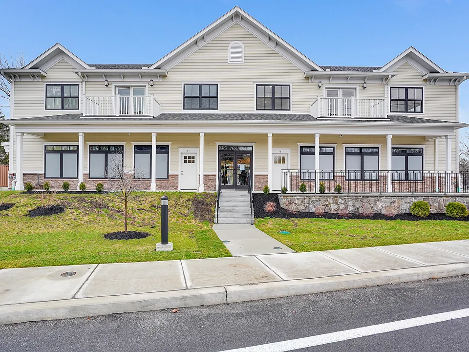 125 New Hamburg Rd #1