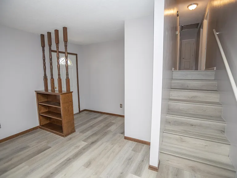 223 Mary Dr — Photo 7