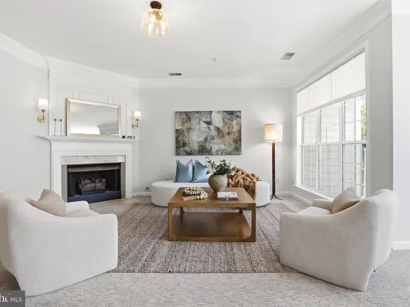 1734 Kingsgate Ct Unit 302, Alexandria, VA 22302