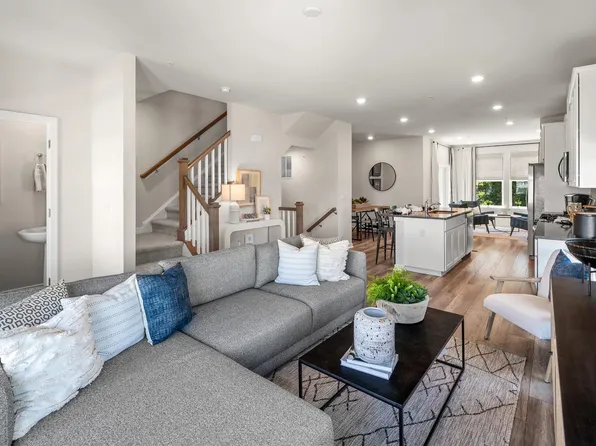 4916 Brookside Ct, Coopersburg, PA 18036