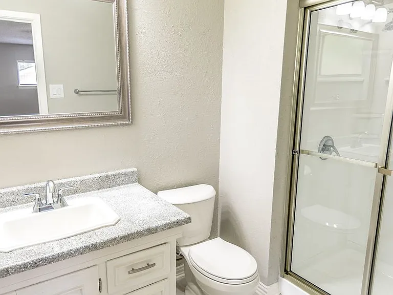 1825 Courtney Dr — Photo 16