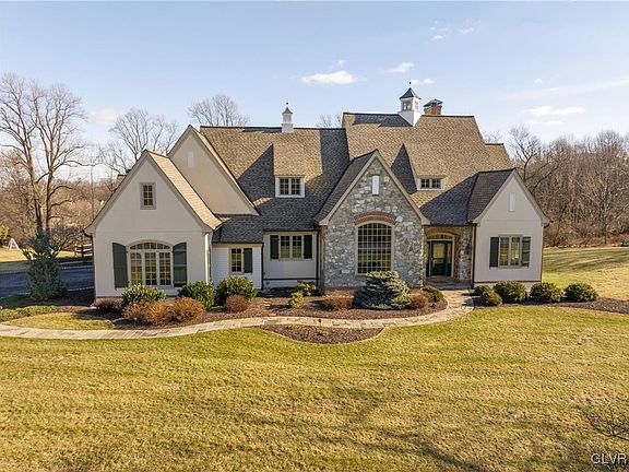 3rd image of 2050 Charles Dr