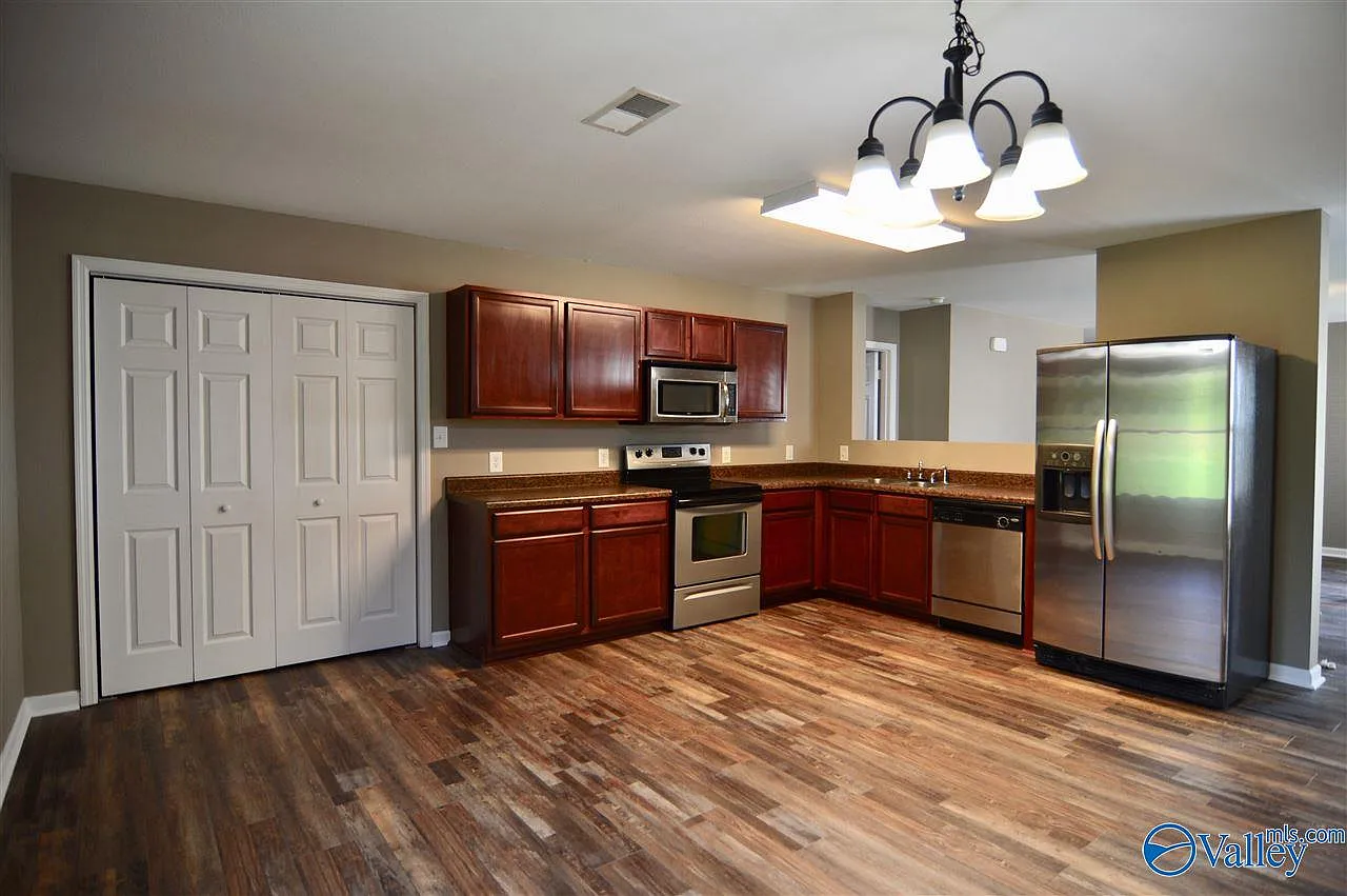 3 bed, 2.0 bath, 1397 sqft, $1,500 — Photo 3