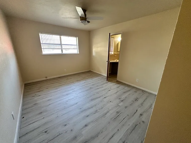1747 N McCart St — Photo 13