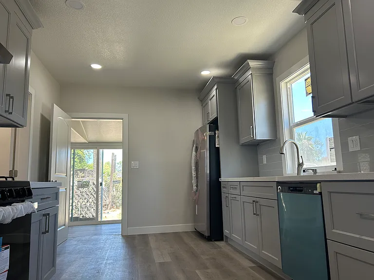 180 N Airport Way — Photo 9