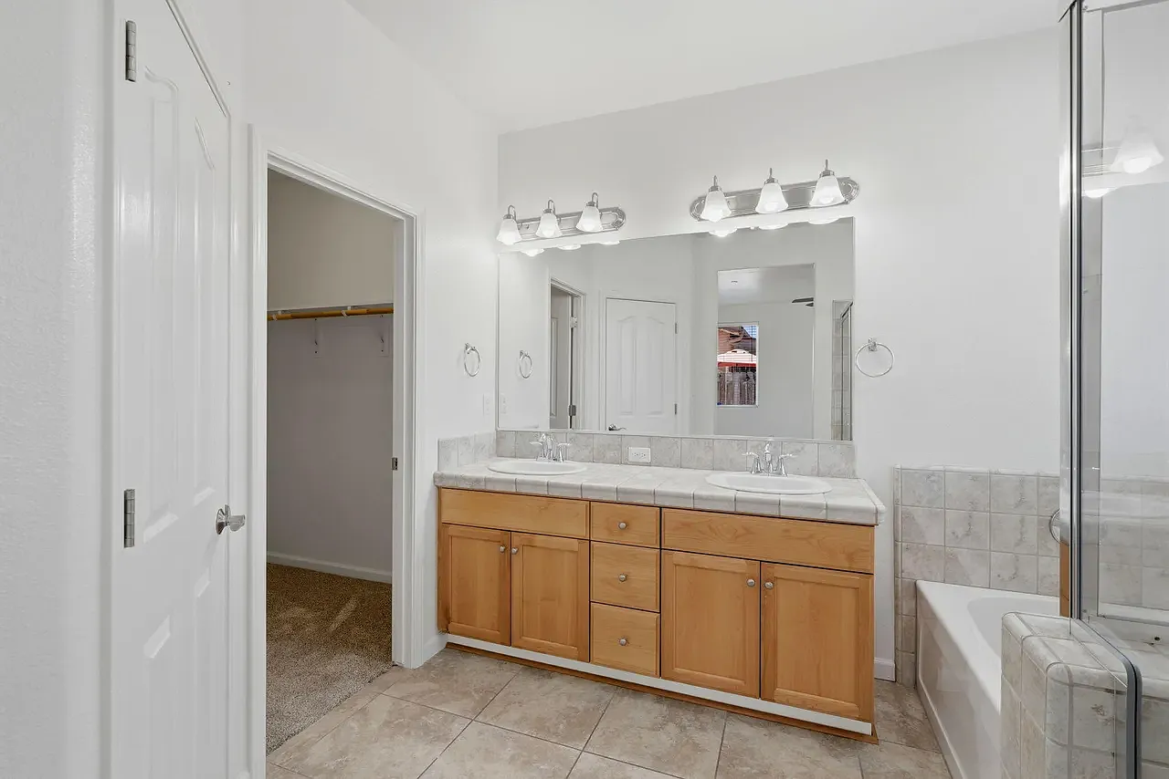 4 bed, 1750 sqft, $2,600 — Photo 3