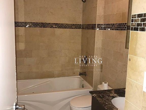 4th image of 2641 2nd St APT 1R