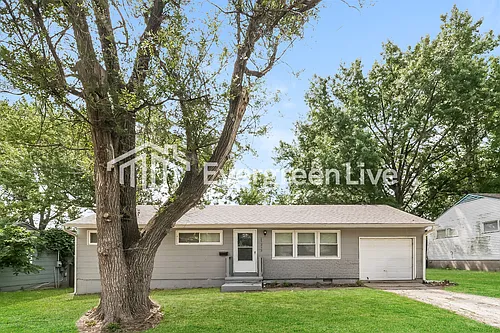 11213 Crystal Ave Photo 1
