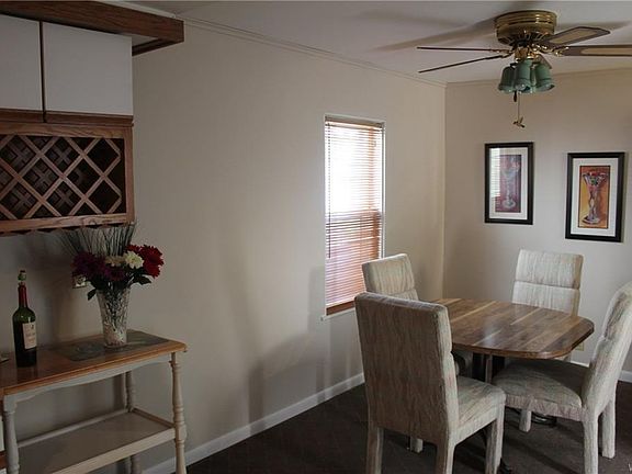 5th image of 207 Schiller St