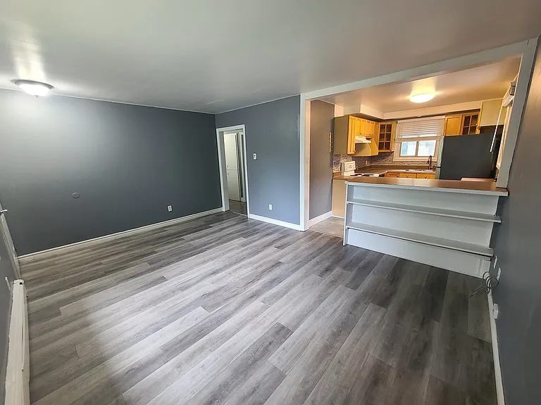 669 Victoria St #1 — Photo 4