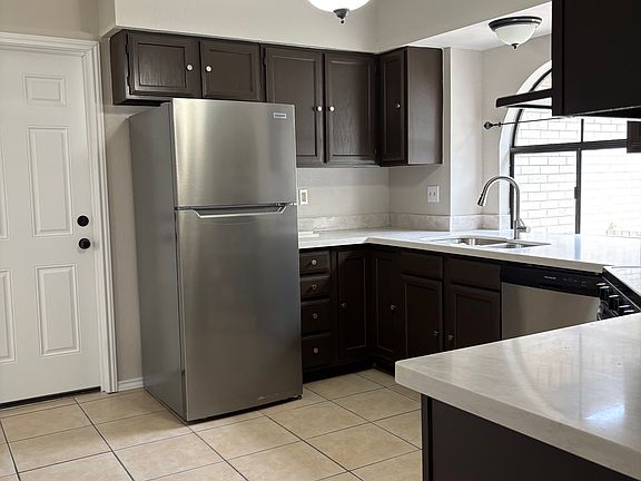 3rd image of 3613 Lexington Ave