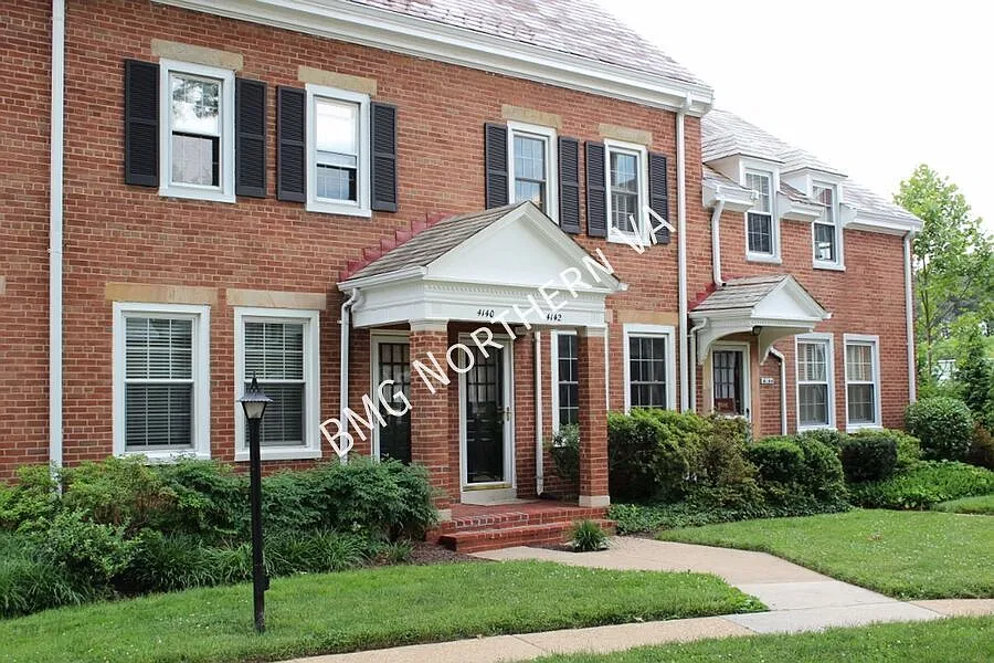 Gorgeous 2 Bed 2 Bath Brick Townhome in Beautiful Fairlington Glen with Water Included — Photo 2