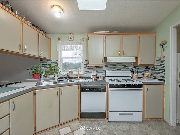 5th image of 9115 211th Street Ct E
