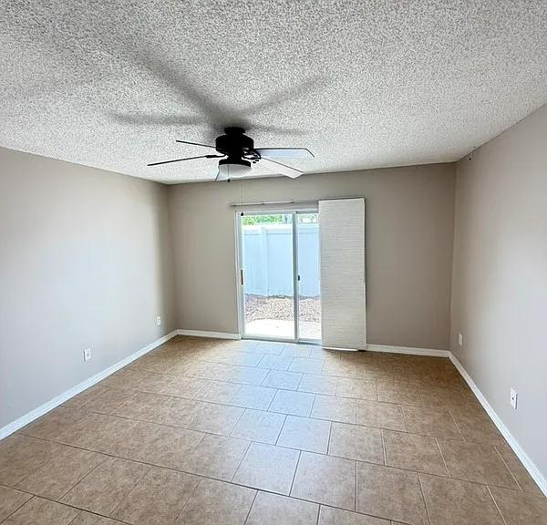 111 Hidden Arbor Ct — Photo 4