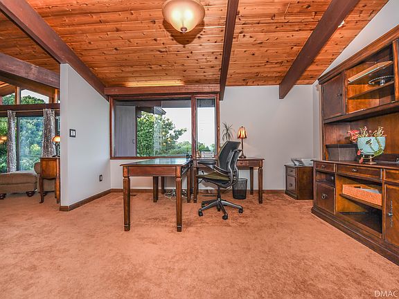 5th image of 10519 Brenda Ave