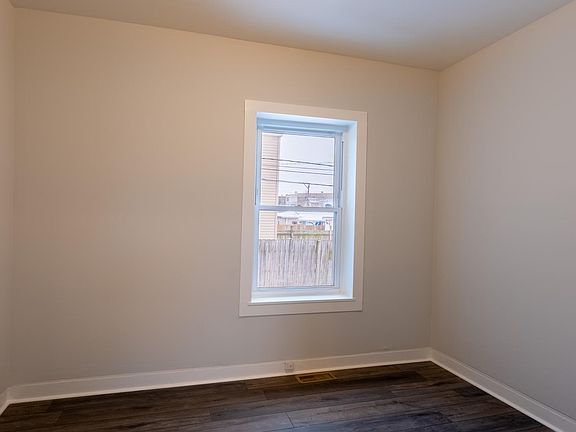 Bedroom 1 (Kitchen side)