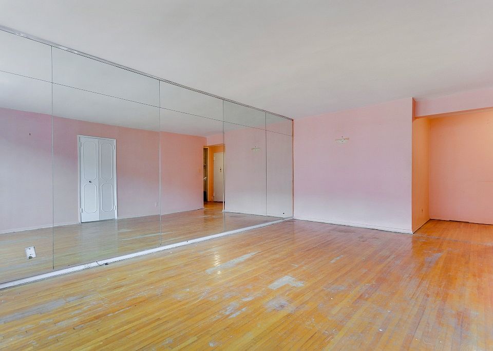 1st image of 400 E 17th St APT 506
