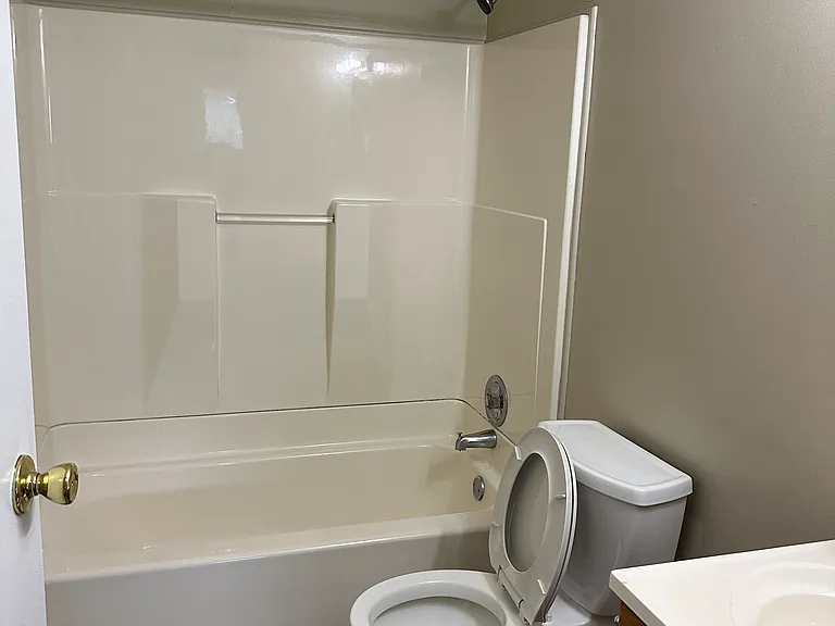 5476 Southgate Blvd — Photo 9