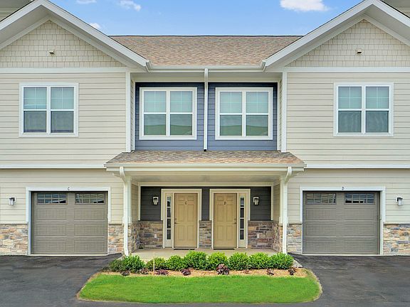 High Bluff at Creekwood Crossing | Luxury Apartment Living in Menomonee Falls, WI