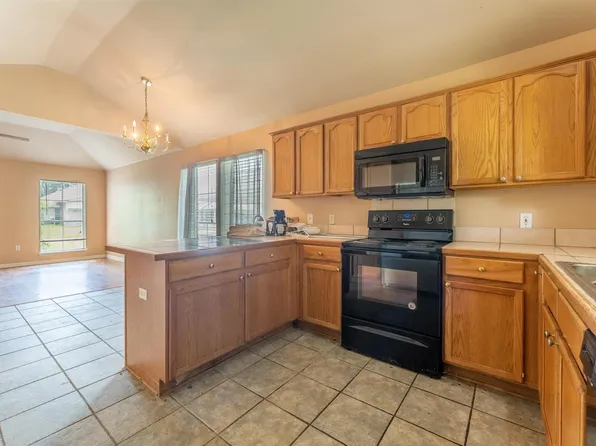 1348 Harwich Dr, Baton Rouge, LA 70820