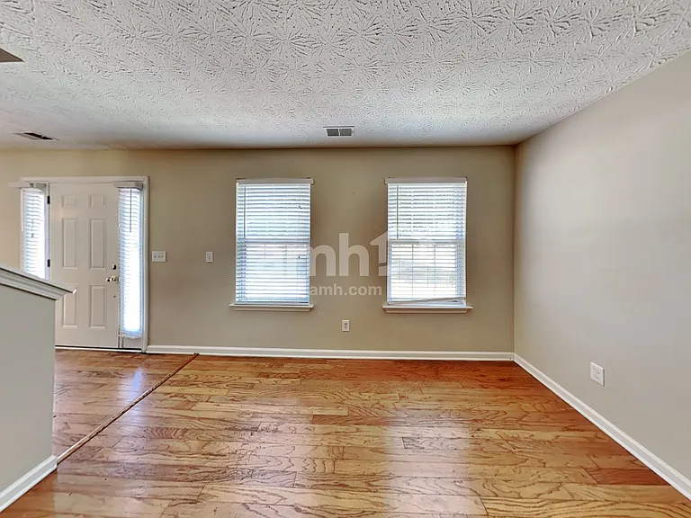 1626 Sparrow Wood Ln SW — Photo 7