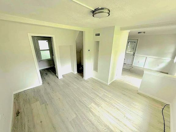 4th image of 1356 Willard Ave