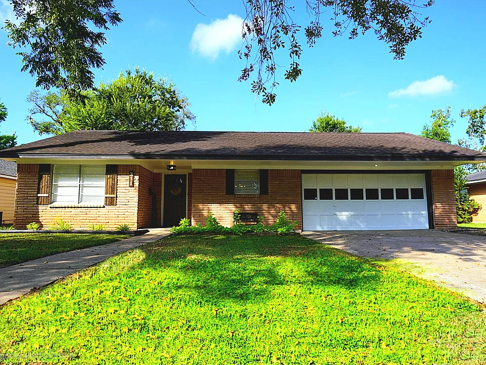 311 Oak Dr