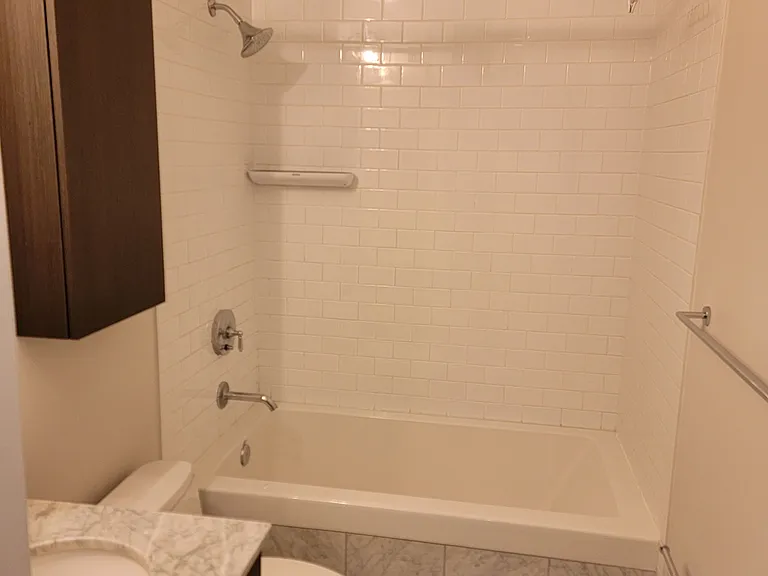 33 Charles St E #606 — Photo 6