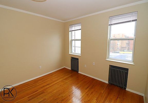 3rd image of 548 Graham Ave #3
