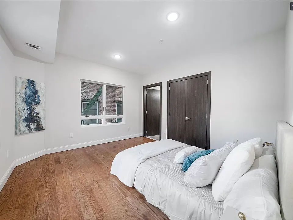186 Kensington Ave #502