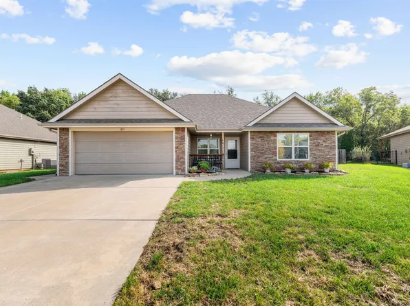 1821 Christy Ln, Salina, KS 67401