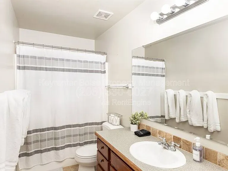 879 N Traquair Pl — Photo 18