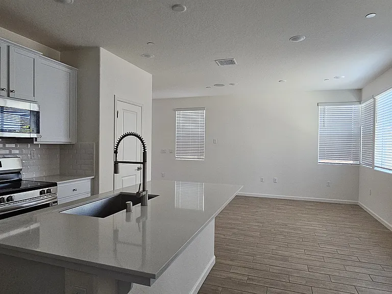 1539 Foxhill Ln — Photo 16