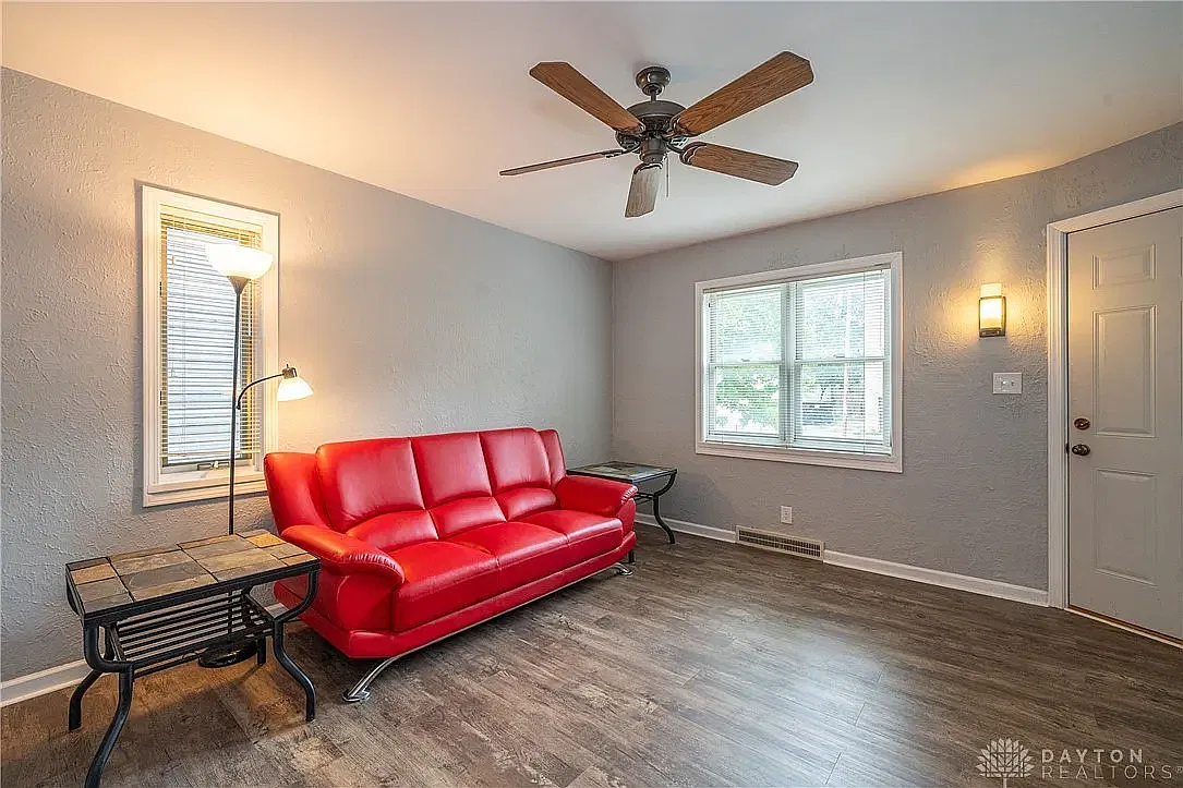 231 W McPherson St — Photo 4