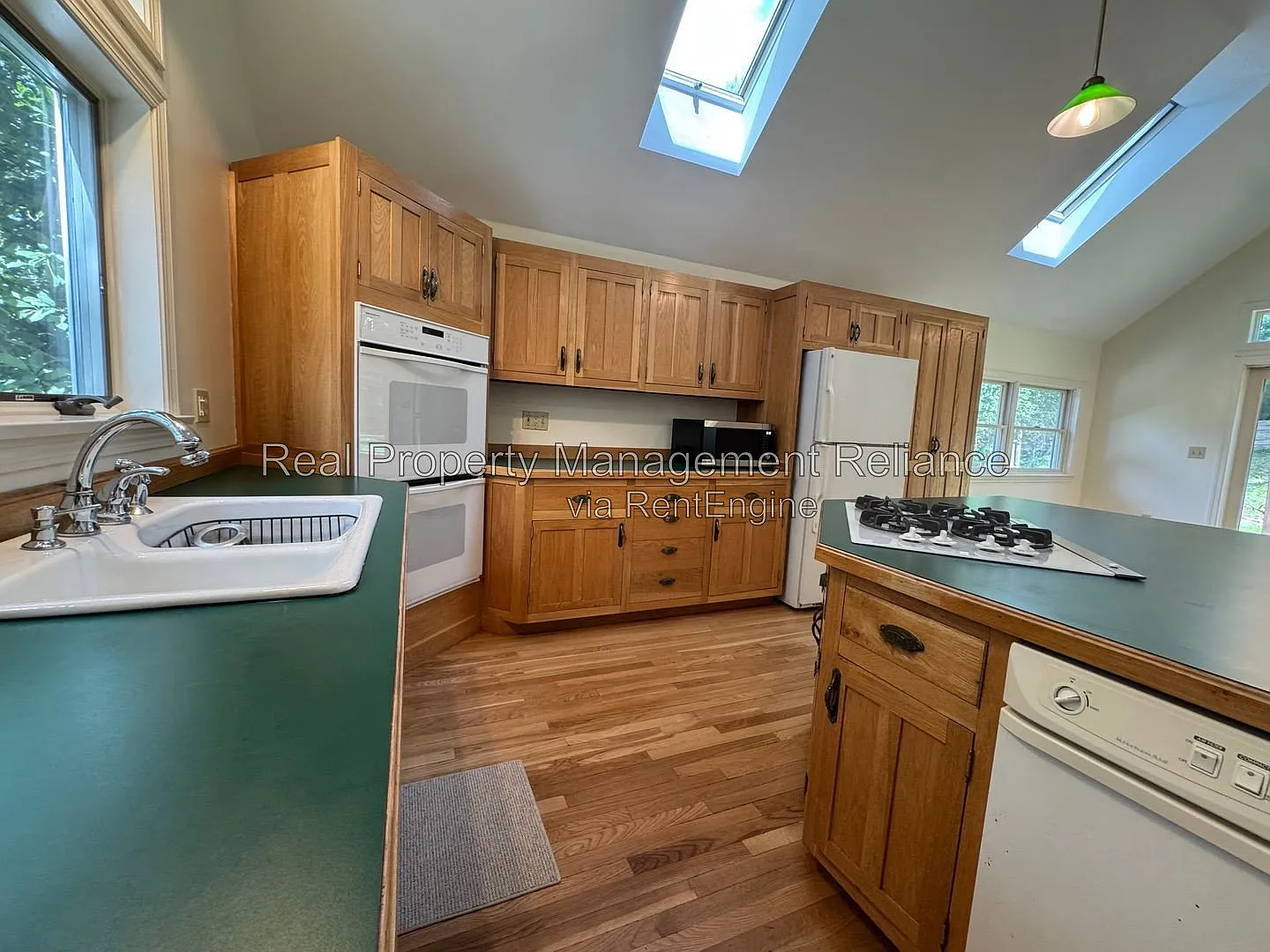 3 bed, 1.5 bath, 1636 sqft, $3,950 — Photo 4