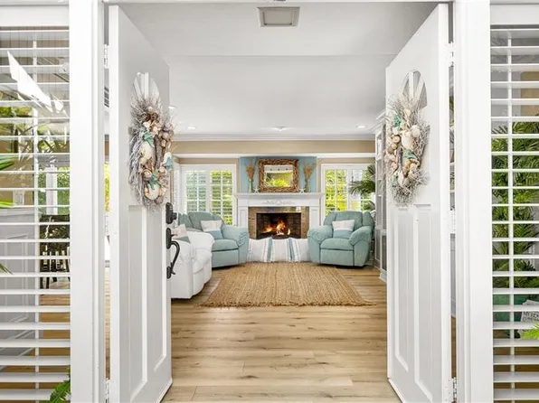 9442 Tiki Cir, Huntington Beach, CA 92646