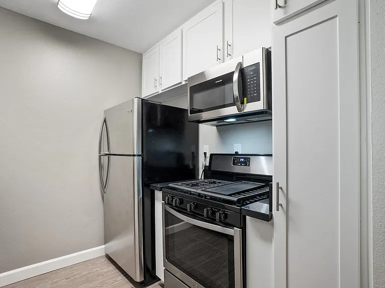 5830 Reseda Boulevard — Photo 36