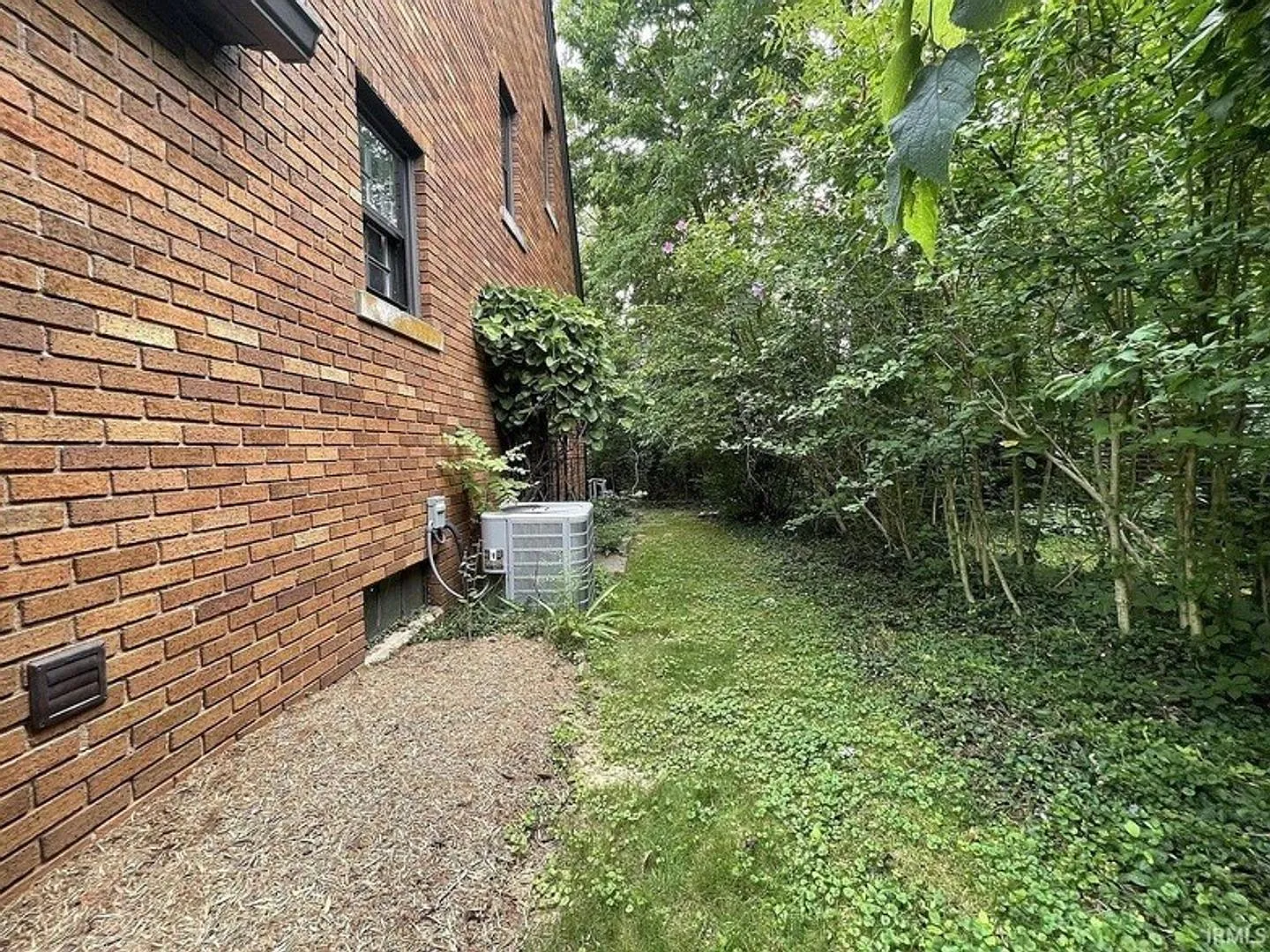 611 S. Eagleson — Photo 4