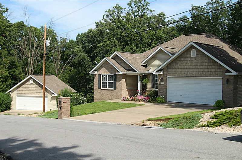 1st image of 8 Webb Ln