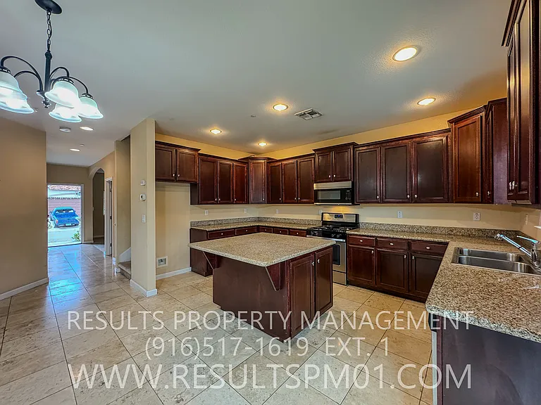 9121 Echo Point Pl — Photo 3