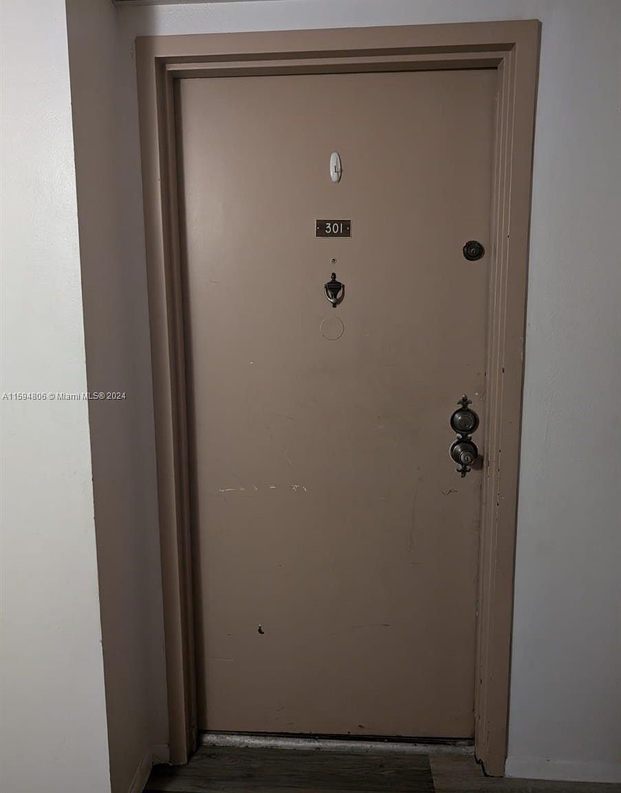 4166 Inverrary Dr APT 301